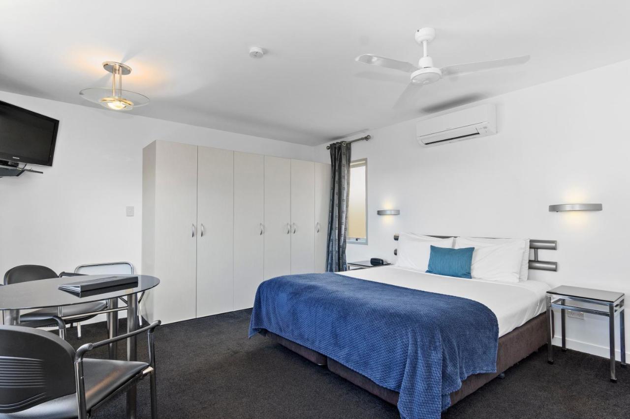 The On The Waterfront Motel 4*