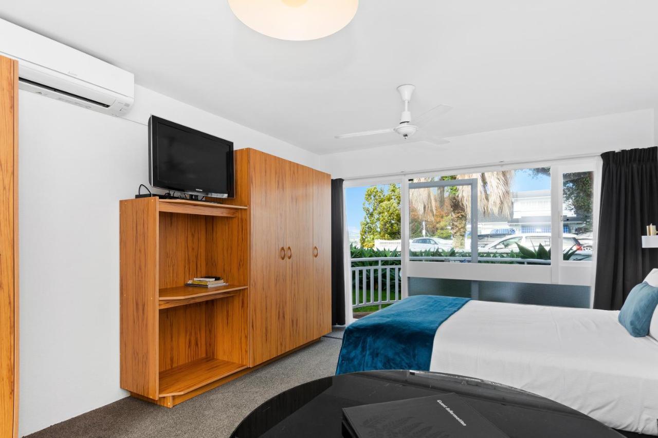 The On The Waterfront Motel 4*