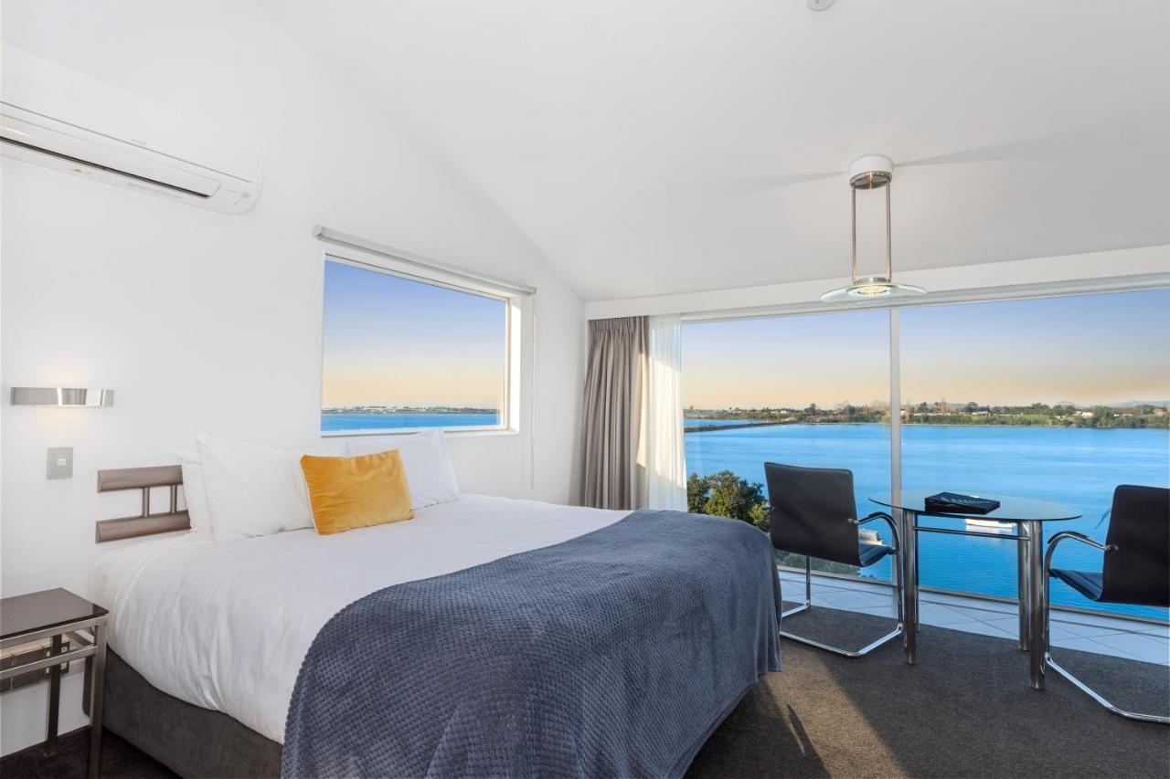 The On The Waterfront Motel 4*