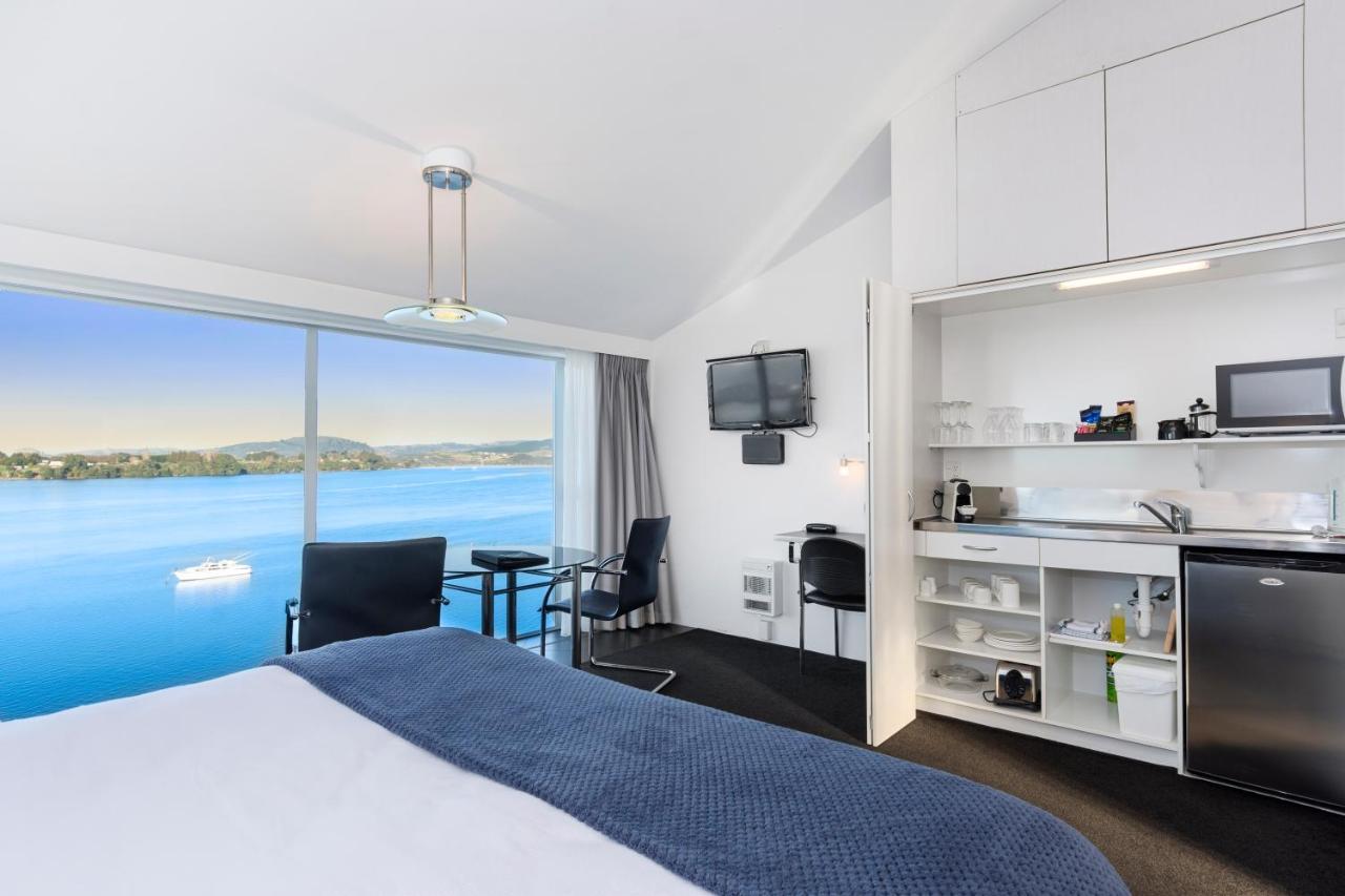 The On The Waterfront Motel 4*