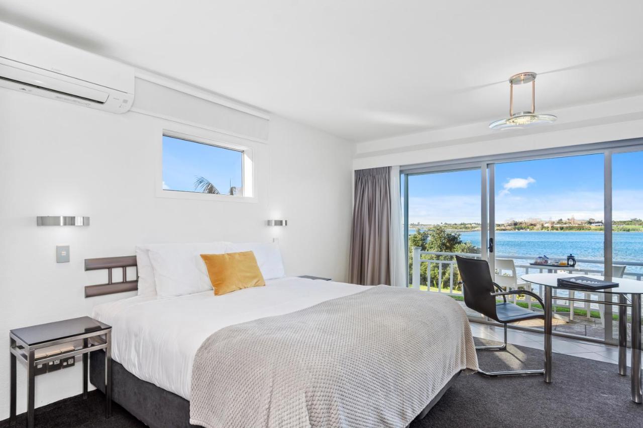 The On The Waterfront Motel 4*