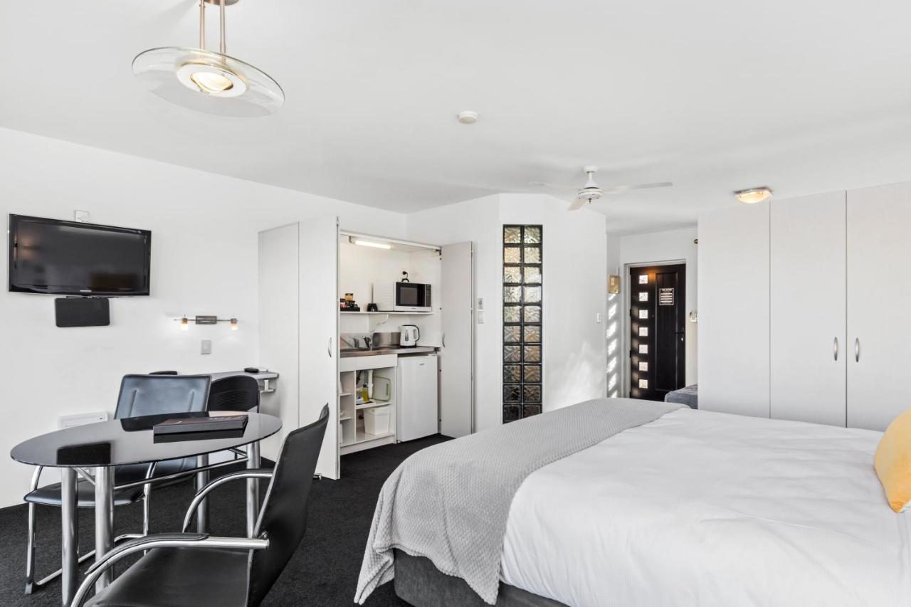 The On The Waterfront Motel 4*